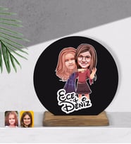 BK Gift Kişiye Özel Kız Kardeşler Karikatürlü Yuvarlak Ahşap Biblo-6