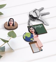 BK Gift Kişiye Özel Kadın Coğrafya Öğretmeni Karikatürlü Ahşap Anahtarlık-1 (Beyaz)