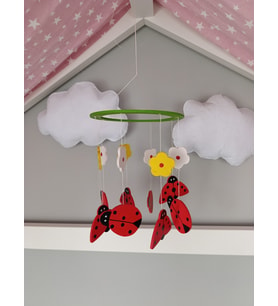 BEBEK BEŞİK SÜSÜ DÖNENCE –ORGANİK DEKORASYON MONTESSORİ-MDL-2007 (Kırmızı)