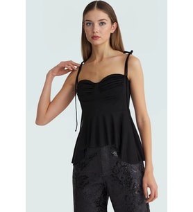 Kalp Yaka Fitted Örme Bluz Şık Gece Kombinleri İçin Premium Kalite Seçkin Malzeme (Siyah)