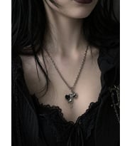 Gotik Kedi Figürlü Siyah Kalp Detaylı Metal Kolye Unisex