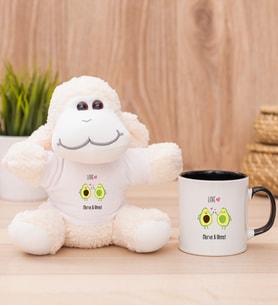 Kişiye Özel Sevimli Avokado Desenli Peluş Koyun ve Siyah Kupa