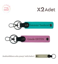 Anneye Doğum Günü Armağanı, İsimli 2’li Anahtarlık Hediye Takımı, Koyu Turkuaz-Pembe-Sütlü Kahve