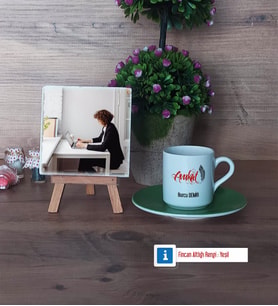 Avukat Fotoğraflı Dekoratif Taş, Ahşap Altlıklı Türk Kahvesi Fincanı Hediye (Model 9)