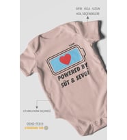 Powered By Süt ve Sevgi Baskılı Bebek Zıbını – Çıtçıtlı Body 8 Renk  %100 Pamuk Kısa Kol (Pastel Pembe)