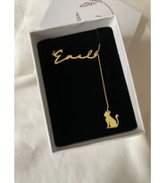 Kişiye Özel İsim Sallanan Kedi Figürlü Kolye 925K Gümüş (Gold)