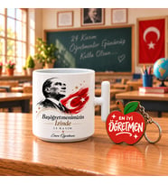 Kişiye Özel İsimli Başöğretmenimizin İzinde Seramik Latte Kupası ve Ahşap Anahtarlık Hediye Seti (250 ml)