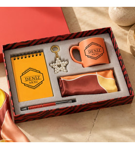 BK Gift Kişiye Özel İsimli Not Defteri & Kupa Bardak & Yıldız Anahtarlık & Kalem & Fular - Hediye Kutulu Set-3