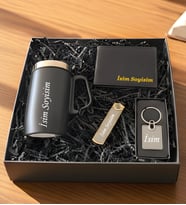 Kişiye Özel İsim Yazılı Premium Mat Siyah Termos Kupa ve Ofis Aksesuarları Hediye Seti Kurumsal / Özel Gün Hediye Seti - İsim Baskılı Siyah Termos Kupa, Cüzdan, Metal Anahtarlık ve Usb Özel Çakmak