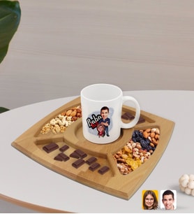 BK Gift Kişiye Özel Baba Kız Karikatürlü Beyaz Kupa ve Doğal Masif Ahşap 4 Bölmeli Sunum Tabağı Çerezlik Hediye Seti-3