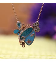 Beyaz Taşlı Renkli Mineli Kelebekli Maske Gümüş Kolye
