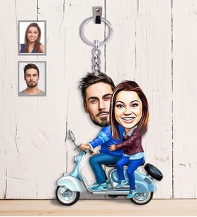 Kişiye Özel Vespa Motorcu Sevgili Karikatürlü Ahşap Anahtarlık  Mod-2-Eco