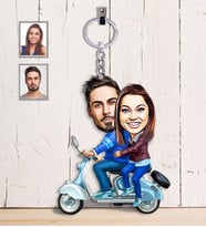 Kişiye Özel Vespa Motorcu Sevgili Karikatürlü Ahşap Anahtarlık  Mod-2-Eco