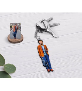 BK Gift Kişiye Özel Tam Boy Erkek Karikatürlü Ahşap Anahtarlık-1 (Beyaz)
