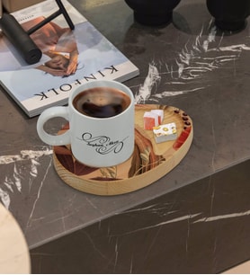 BK Gift Kişiye Özel Çiçekler Tasarımlı Doğal Ahşap Tabaklı Türk Kahvesi Fincanı Sunum Seti Model 3