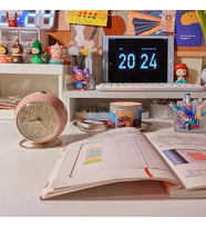 Retro Quartz Sessiz Ve Işıklı Masa Saati (Pembe)