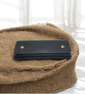 CY LeatherWorks Kişiselleştirilebilir El Yapımı Siyah Hakiki Deri Kalemlik