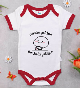 BK Kids Bir Bela Geliyor Tasarımlı Kırmızı Bebek Body Zıbın-1