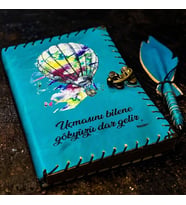 Uçmasını Bilene Gökyüzü Dar Gelir Deri Defter (Mavi)