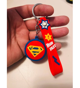 Superman 3D Silikon Anahtarlık – Metal Klipsli DC Çanta & Araba Süsü