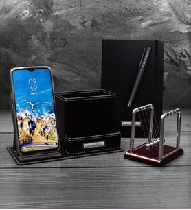 Kişiye Özel Siyah Defter & Siyah Mat Roller Kalem & Masaüstü Telefonlu Kalemlik & Masa Üstü Denge Topu Hediye Seti