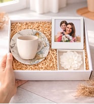 Kadınlara Özel Fotoğraflı Çerçeve,Mum,Ve Kahve Fincanı Seti (Beyaz)