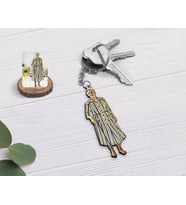 BK Gift Kişiye Özel Tam Boy Büyükanne Karikatürlü Ahşap Anahtarlık-1 (Beyaz)