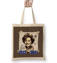 Betty White Has Died At 99 Bez Çanta Uzun Saplı