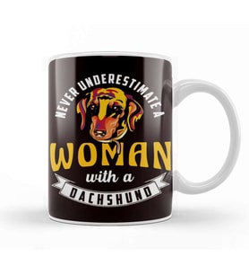 Never Underestimate Woman With Dachshund Pet Kupa Bardak Porselen