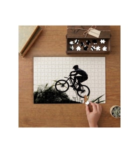 Bisikletle Uçan Adam Tasarımı 240 parça Ahşap Puzzle Ahşap Kutuda MP00955