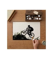 Bisikletle Uçan Adam Tasarımı 240 parça Ahşap Puzzle Ahşap Kutuda MP00955