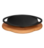 Lava Döküm Yuvarlak Saç Kavurma Tavası Döküm Demir Yekpare Çift Kulplu Kayın Servis Ahşabı Çap(Ø)20cm.