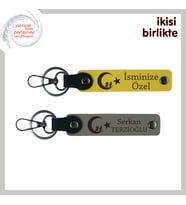 Birlikte Yazılan Hikâyeye Hediye – Çocuk Ve Ayyıldız İsimli Deri Anahtarlık Takımı, Sarı-Kül Gri