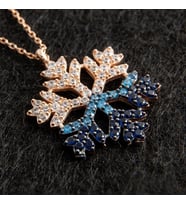 Kristal Güzellik: Lüks Altın Zirkon Taşlı Kar Tanesi Kolye Zarafetin Simgesi Anti Alerjik Hediyelik Aksesuar Takı Sade Moda Trend Güzel Şık Zarif Retro Kombine Uyumlu Doğum Günü Yıldönümü Eşe Hanıma Sevgiliye Kız Kardeşe Arkadaşa Dosta Hediye