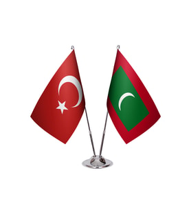 Maldivler İkili Masa Bayrağı