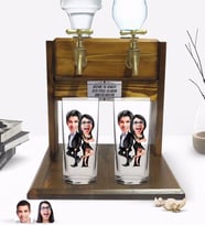 BK Gift Kişiye Özel Sevgililer Tasarımlı İkili Rakı Bardağı ve Çift Musluklu Doğal Ahşap Rakı Standı-6 (Model 1)