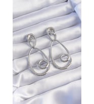 Pirinç Gümüş Renk Kıvrımlı Sallantılı Küpe 5886 - SSSSSS7394-3797