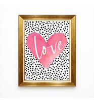 Tablore Altın Çerçeveli Pembe Suluboya Kalp Tasarımlı Love Yazılı Modern Duvar Tablosu