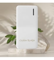 KİŞİYE ÖZEL İSİM BASKILI ŞARJ GÖSTERGELİ PD HIZLI ŞARJ POWERBANK 10000 mAh (Beyaz)