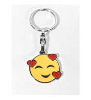 Kalpli Gülümseyen Emoji Metal Anahtarlık – Sevimli Emoji Tasarımlı Anahtarlık