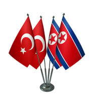 Masa Üstü Kuzey Kore Bayrağı Türk Bayrağı Dörtlü Krom Direk Masa Bayrak Seti
