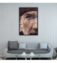 Metal Çerçeveli Cam Tablo Yakın Çekim Atatürk Portresi (Siyah)