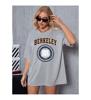Tasarım Berkeley Baskılı Tasarım Tshirt (STD)