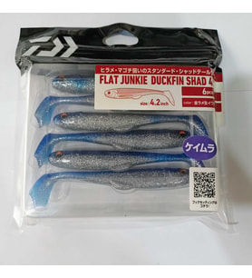 Daiwa Flat Junkie Duckfin Shad 4.2" Silikon Yem/6 Adet(Gold Lame Raw Sardine)