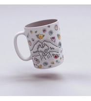 Kalp Yapan Anne Baba ve Çocuk Elleri, Kişiye Özel İsimli Kupa Bardak, Kişiselleştirilebilir Doğumgünü Hediye Fikirleri, 330ml, Beyaz, 1-6 Çocuk (Doğal Beyaz)