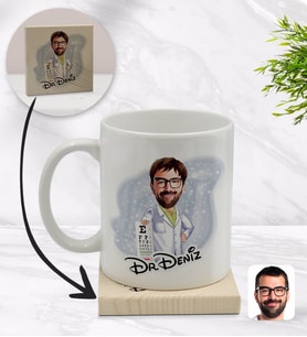BK Gift Kişiye Özel Erkek Göz Doktoru Karikatürlü Beyaz Kupa Bardak ve Ahşap Bardak Altlığı Hediye Seti - Model 1