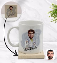 BK Gift Kişiye Özel Erkek Göz Doktoru Karikatürlü Beyaz Kupa Bardak ve Ahşap Bardak Altlığı Hediye Seti - Model 1