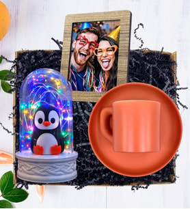 Kişiye Özel Fotoğraflı, Kahve Fincanlı ve Renkli Led Işıklı Penguen Fanus Hediye Seti (Mavi)
