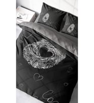 Lastikli Çarşaflı %100 Pamuk Saten Çift Kişilik Nevresim Takımı Love Sign
