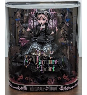 Monster High Draculaura Vampire Heart Doll in Extravagant Gothic Black Ballgown with Elegant Headpiece and Accessories (Siyah)